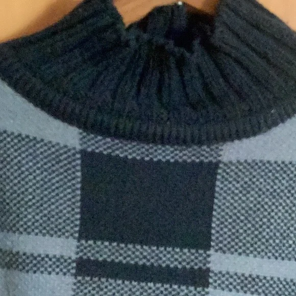 Columbia women’s grey and black plaid knit pattern poncho. Size OS - Picture 5 of 8